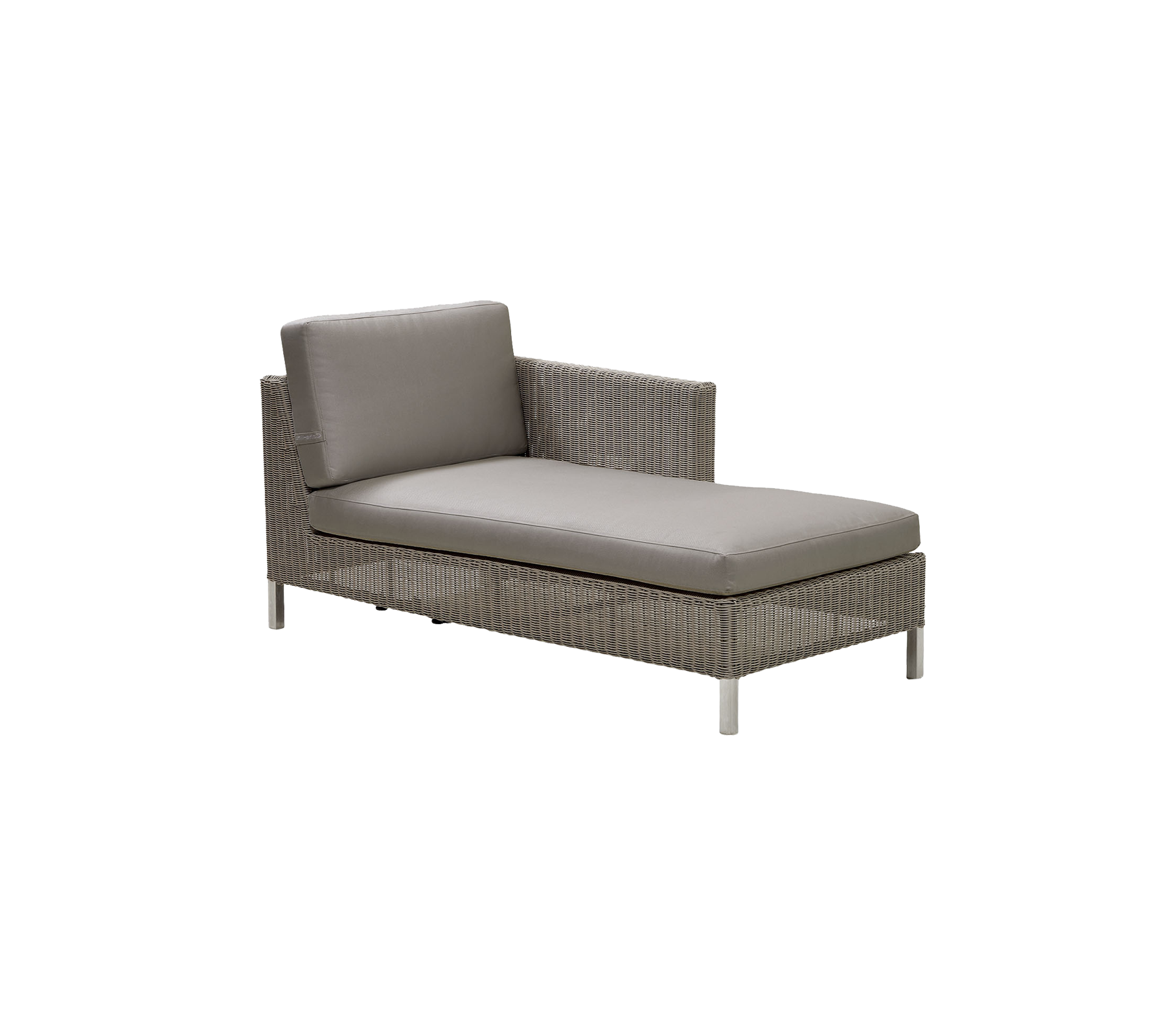 Stilig loungestol med et slankt design, som har en komfortabel pute og en moderne vevd ramme. Ideell for avslapning og utendørs bruk.