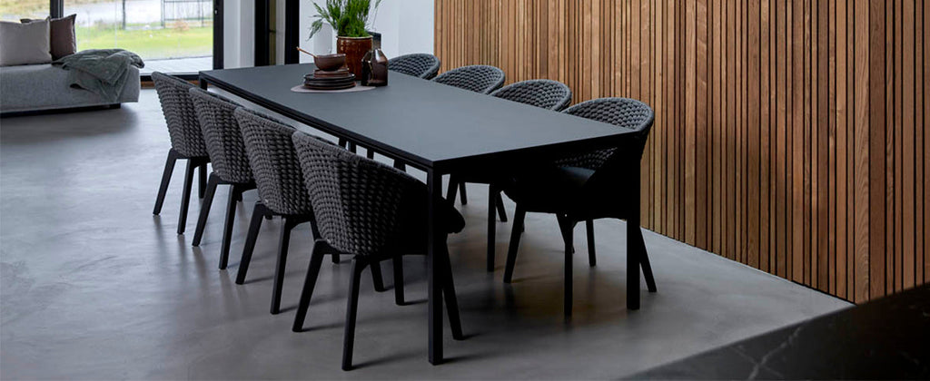 Dark and cosy dining setup 