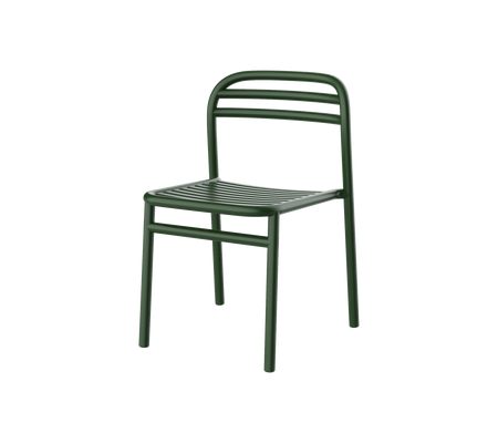 Grønn metallstol med enkel design, med spalte-sete og ryggstøtte for komfort og stil. Perfekt for allsidige omgivelser.