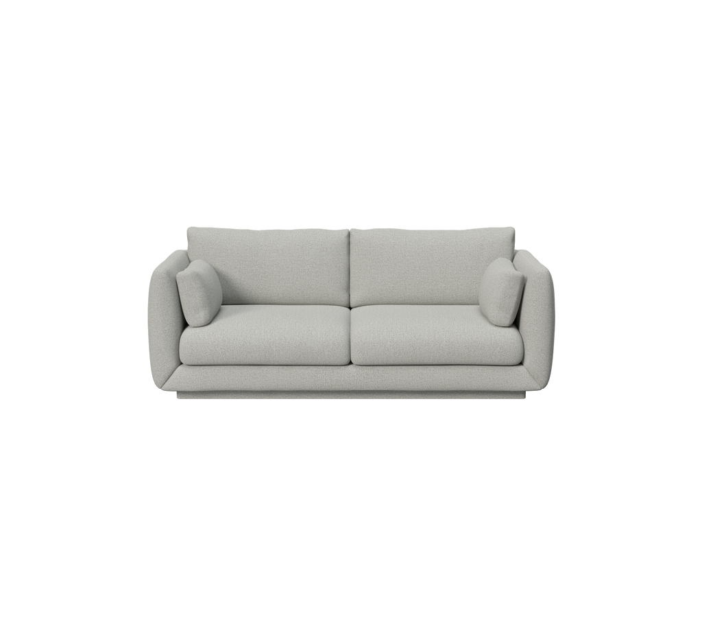 Lys grå sofa med minimalistisk design og avrundede puter.