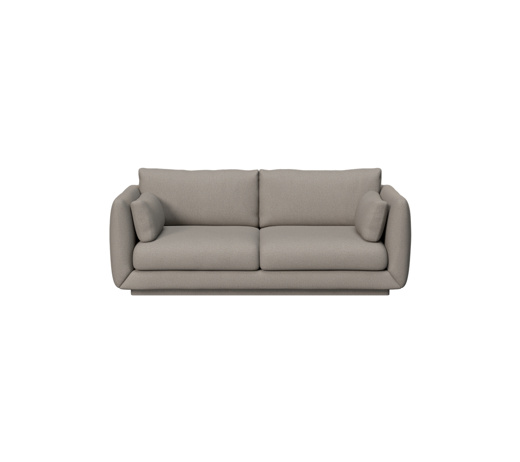 Lys brun moderne sofa med myke puter.