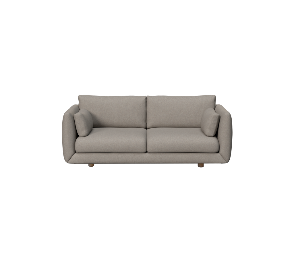 Lysbrun moderne sofa med runde puter i en loungeinnstilling.