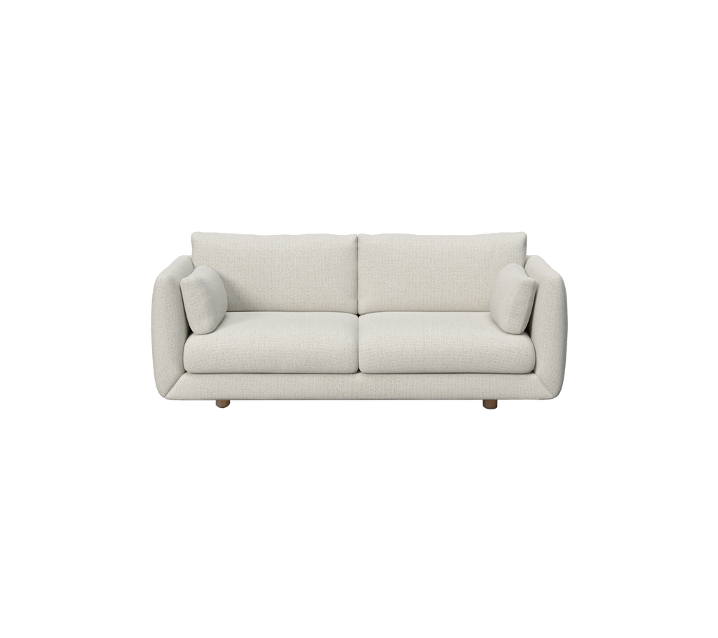 Moderne sandsofa med runde puter og trebein.