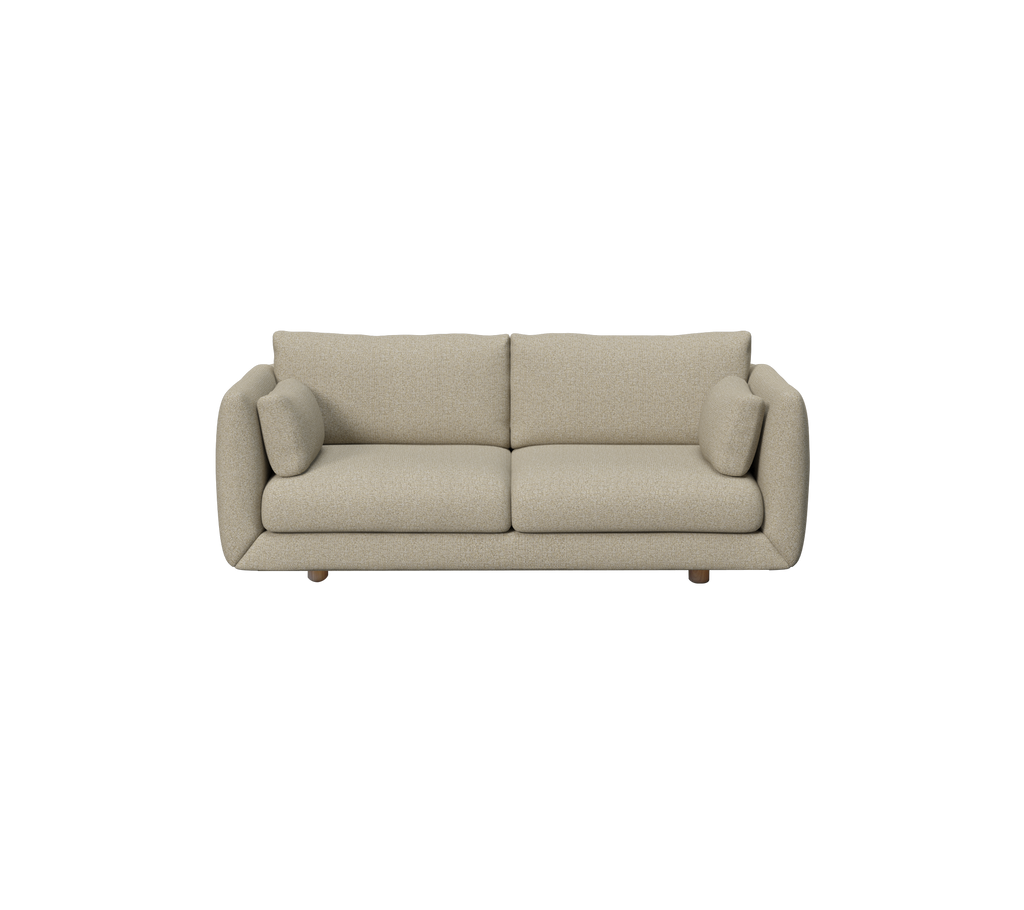 Moderne brun sofa med runde puter i en loungeinnstilling.
