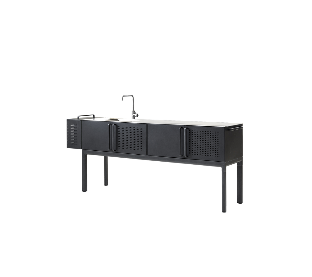 Moderne svart skap med rene linjer og minimalistisk design.