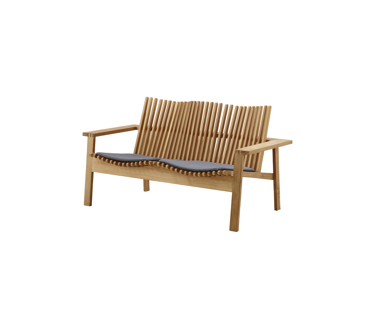 Stilfull trebenk med lamellrygg og komfortabel grå pute, perfekt for avslapning og sitteplasser i ethvert rom.