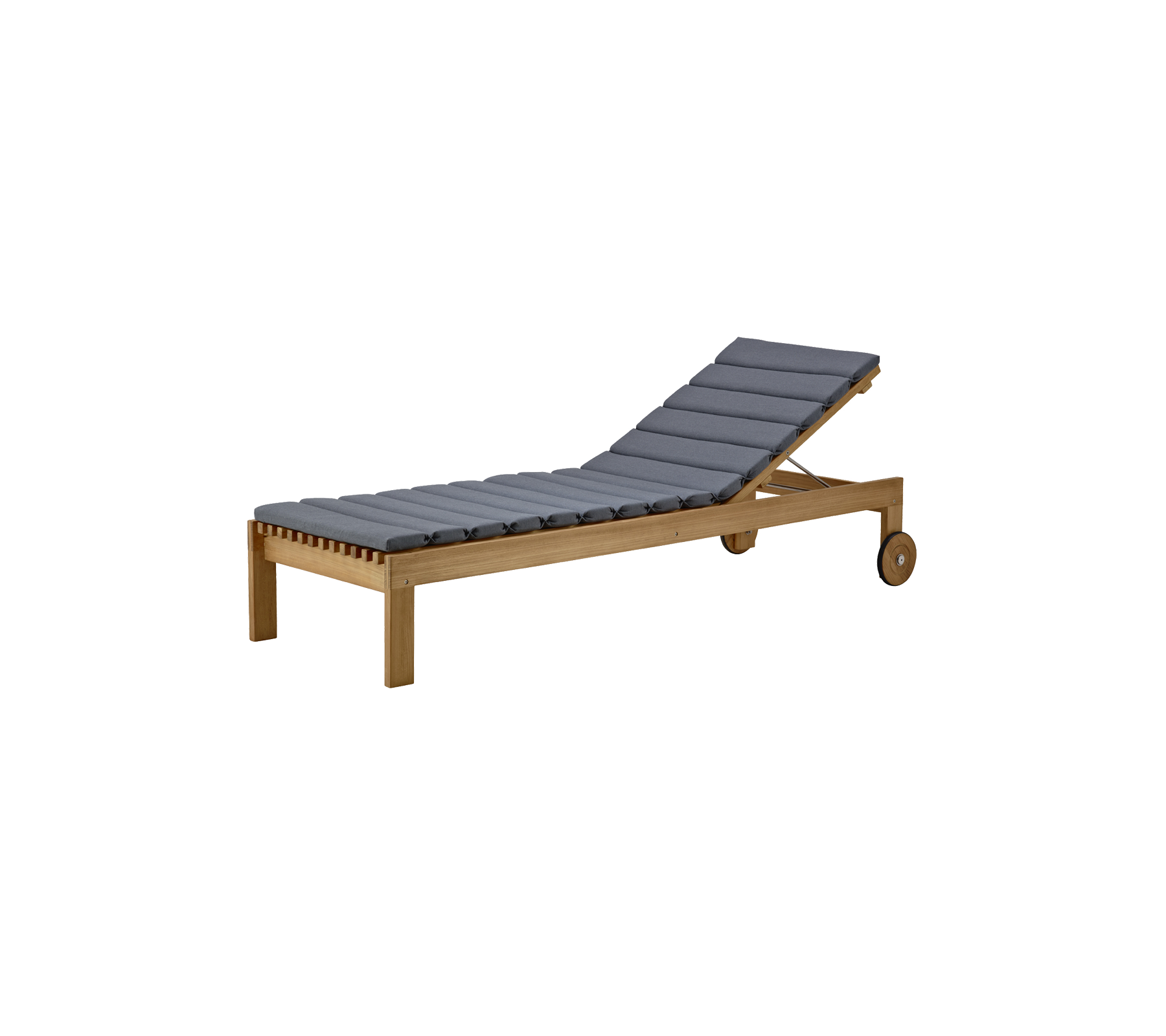 Stilig lenestol med tremmestruktur og grå polstret sete, designet for komfort og avslapning.