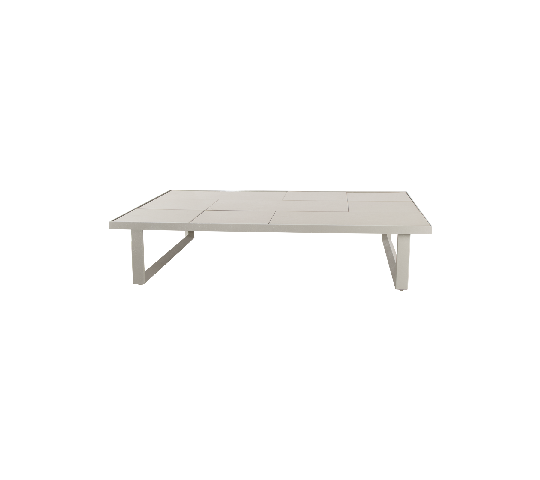 Moderne sandfarget bord med minimalistisk design.