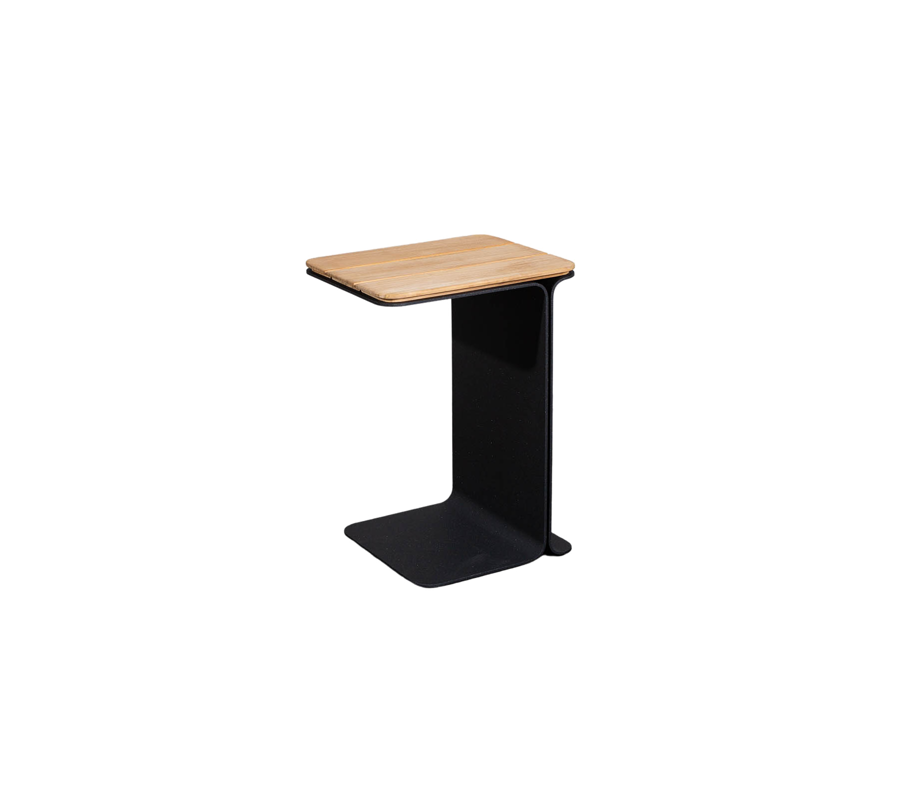 Minimalistisk sidebord med en treskive og en slank svart base, ideelt for moderne dekor.