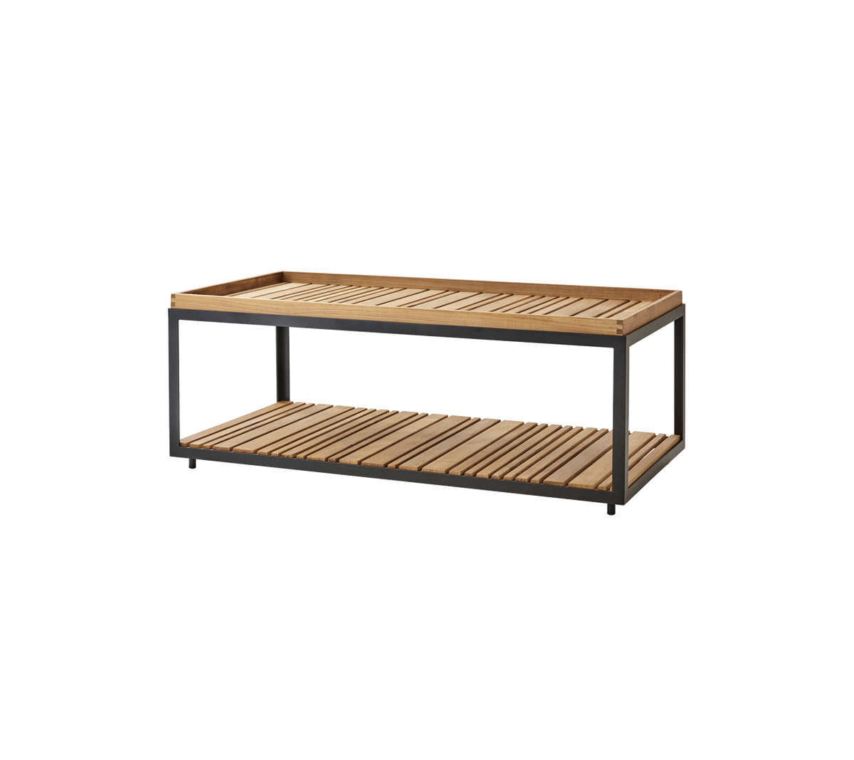 Trekaffebord med lamelldesign og metallramme, med to nivåer for oppbevaring eller visning. Ideelt for moderne stuer.