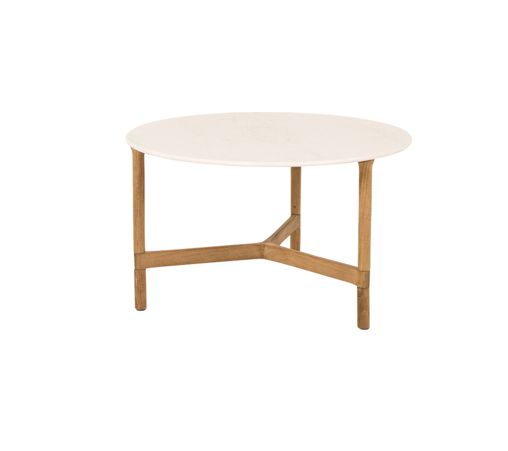 Rundt kaffebord med en jevn hvit topp og lyse trebein, med et moderne og minimalistisk design.