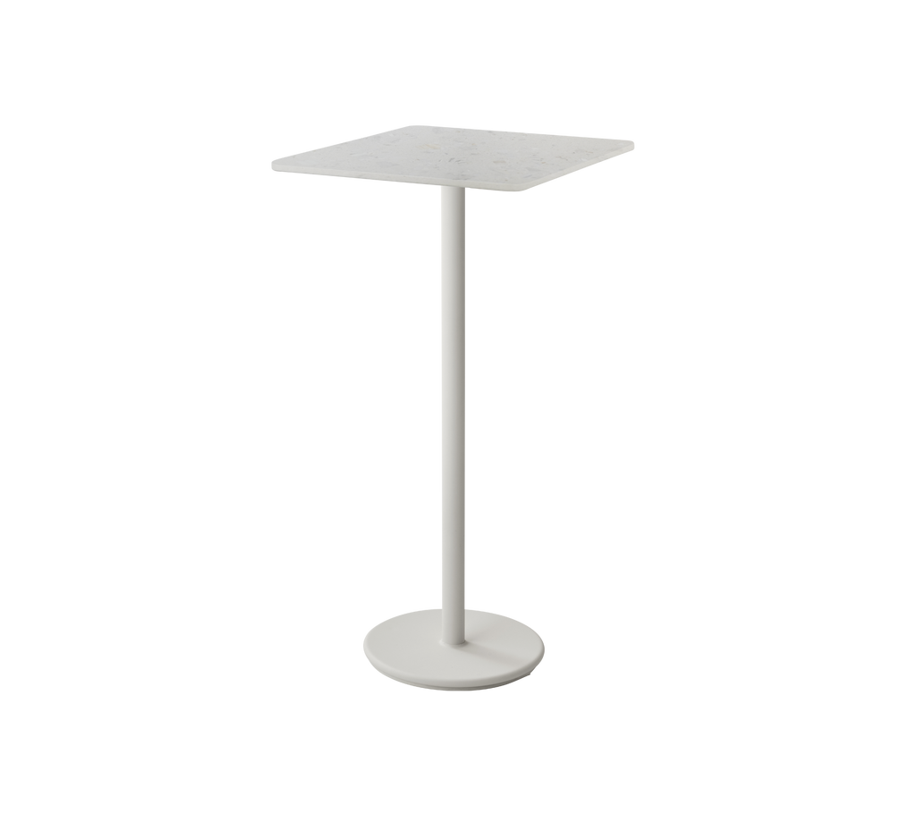 Moderne hvitt bord med et stilrent design.