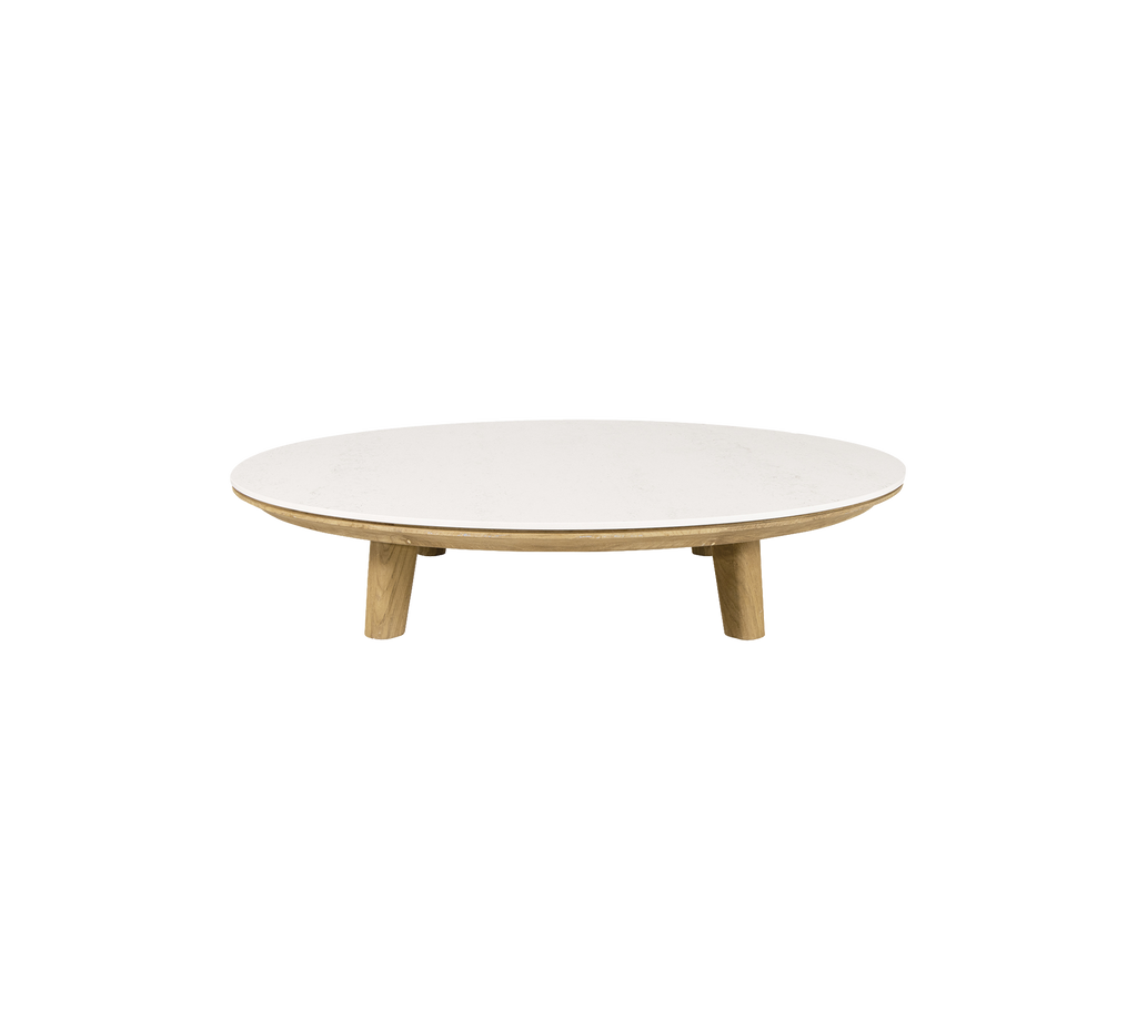 Rund sofabord med en stilren hvit topp og ben i naturlig tre, designet for en moderne estetikk.