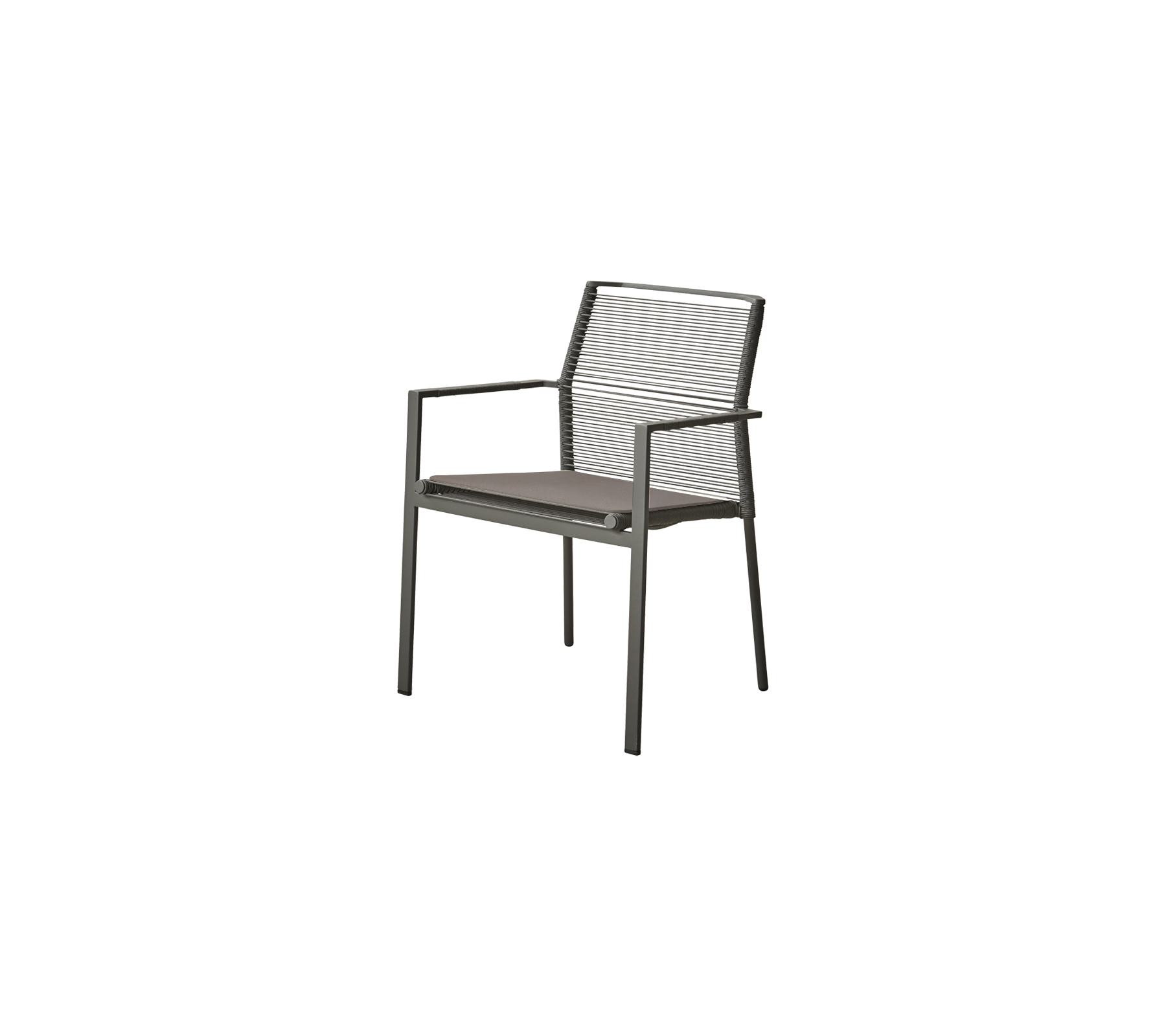 Stilig stol med moderne design, med nettryg og slanke armlener som passer til forskjellige settinger.