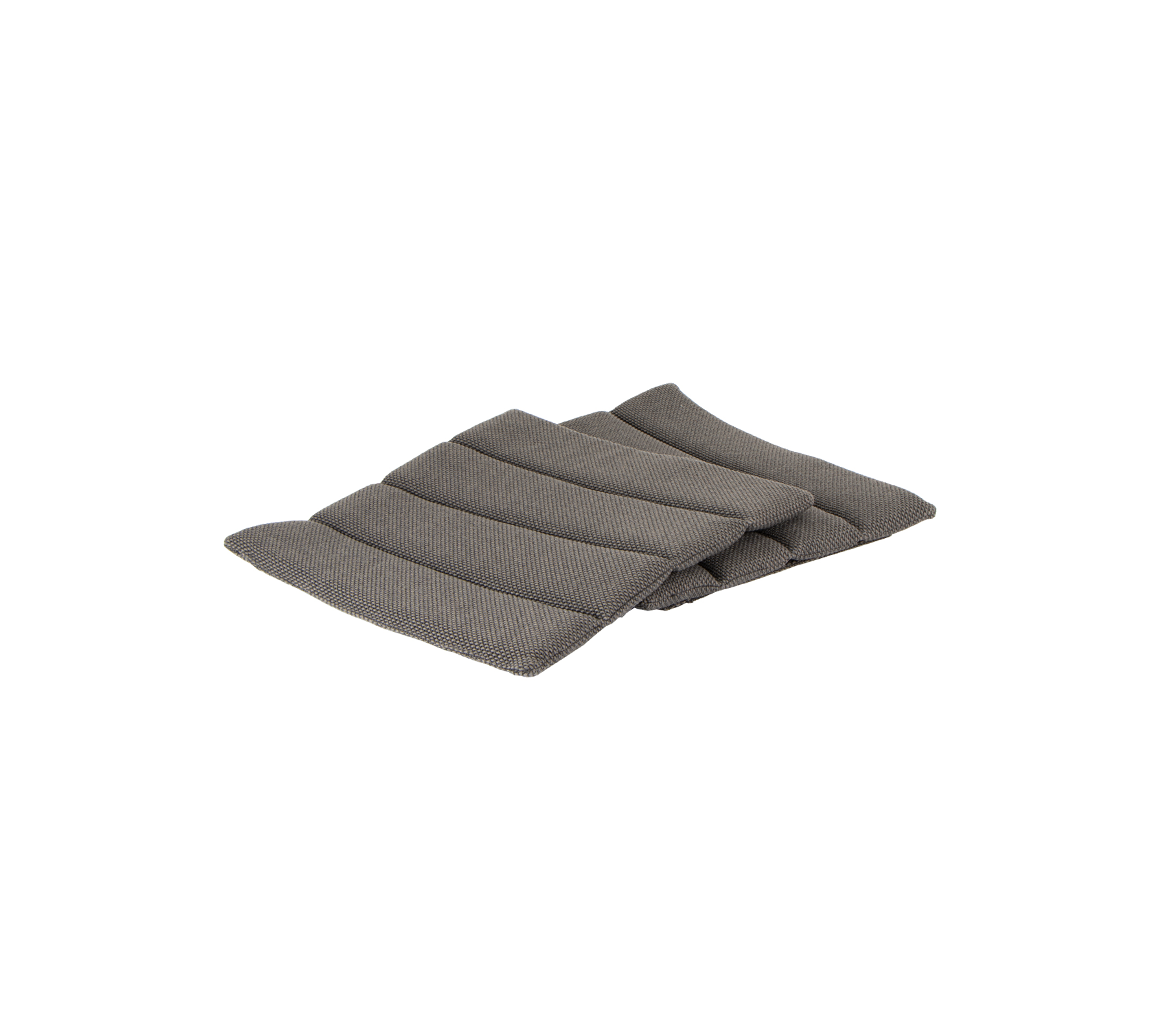 Gråt stoffpute med quiltet design, som har flere polstrede seksjoner for ekstra komfort. Perfekt for sitting eller støtte.