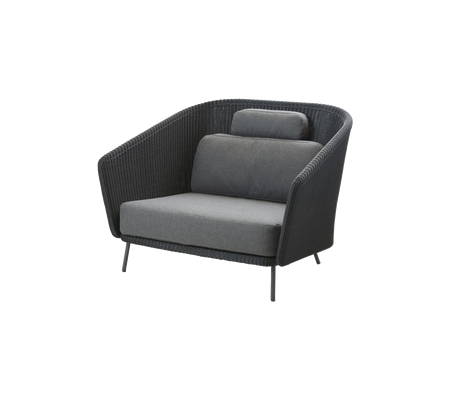 Stilig moderne lenestol med buet design, mørk kurvramme og myke grå puter for komfort.