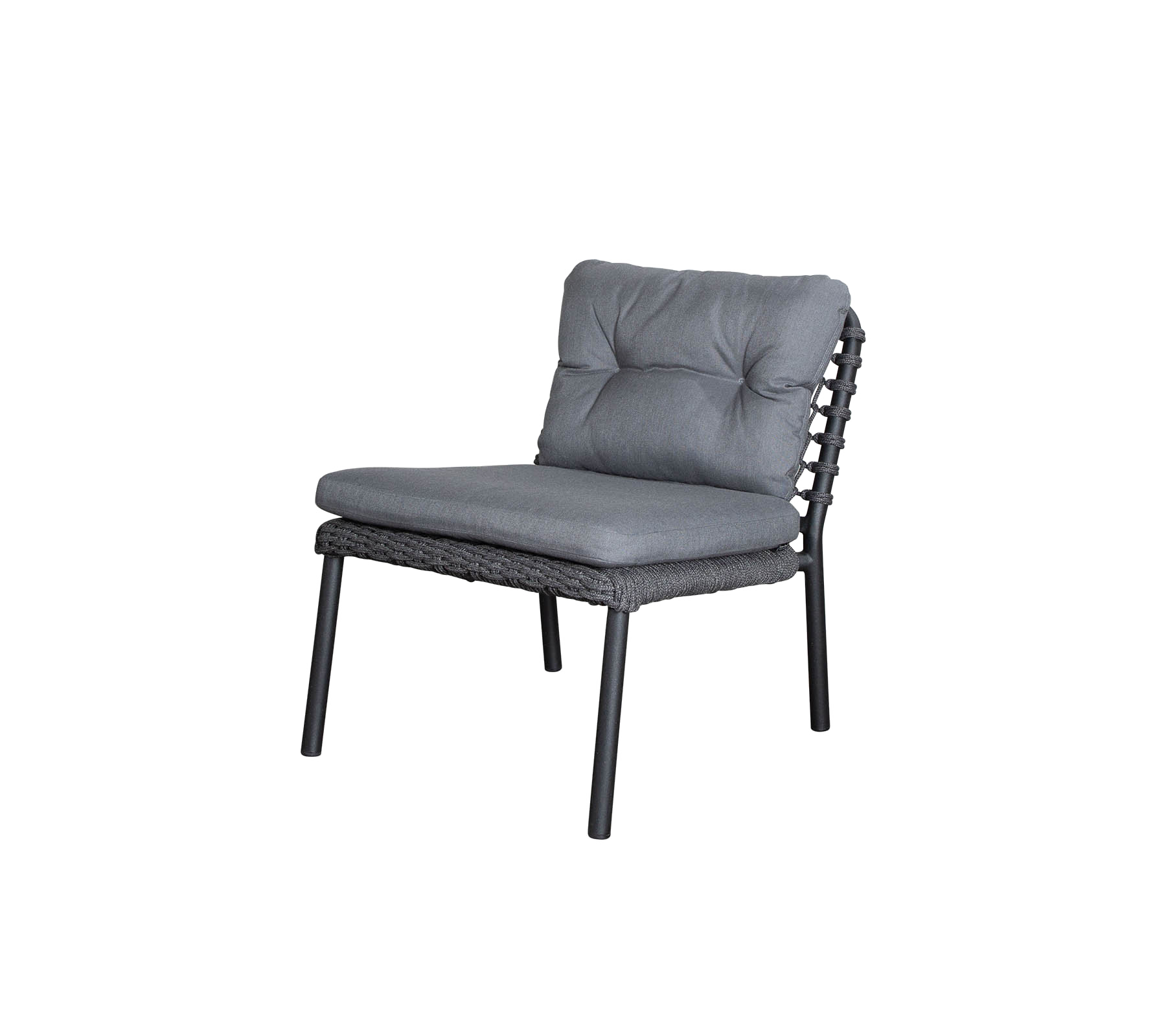 Stilige stol med en myk grå pute og en vevd ramme, som tilbyr komfort og moderne design for ulike miljøer.