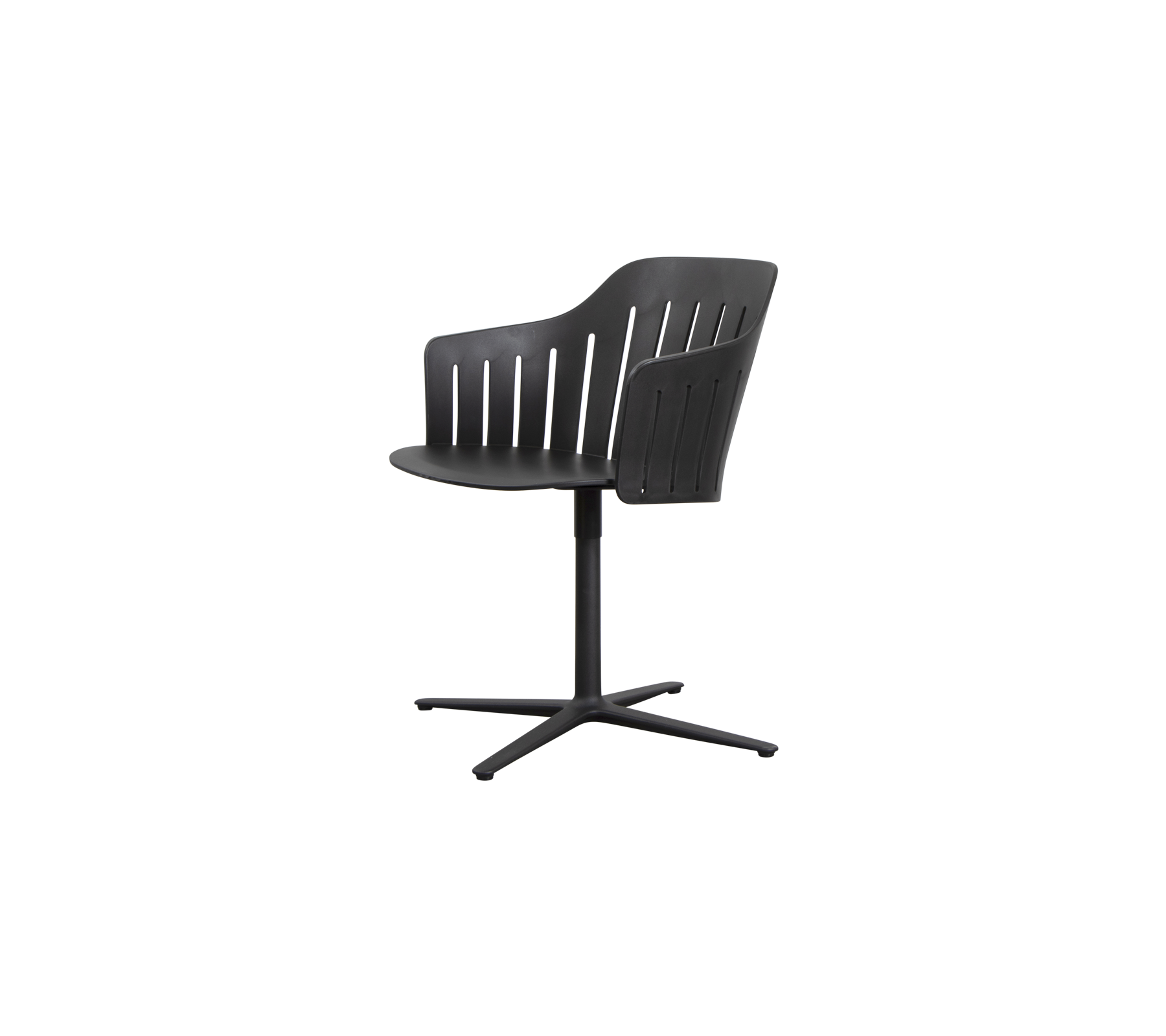 Stilig svart stol med buet rygg, lamelldesign og en firebeint base for moderne sitteplasser.