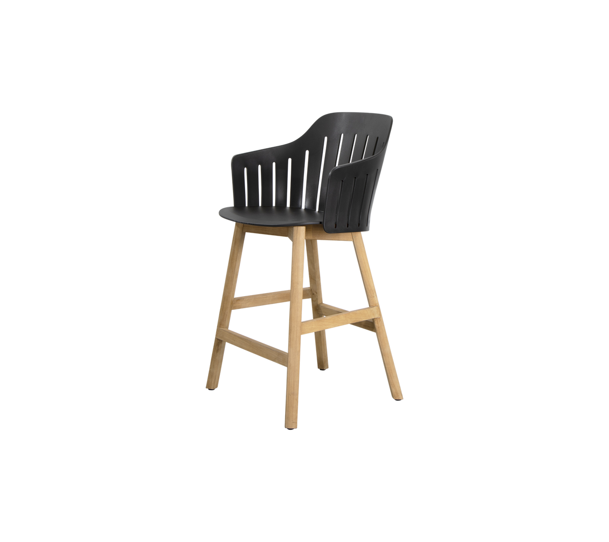 Stilig høy stol med en slank svart sete og ben i naturlig tre, som tilbyr en moderne og komfortabel sitteplass.