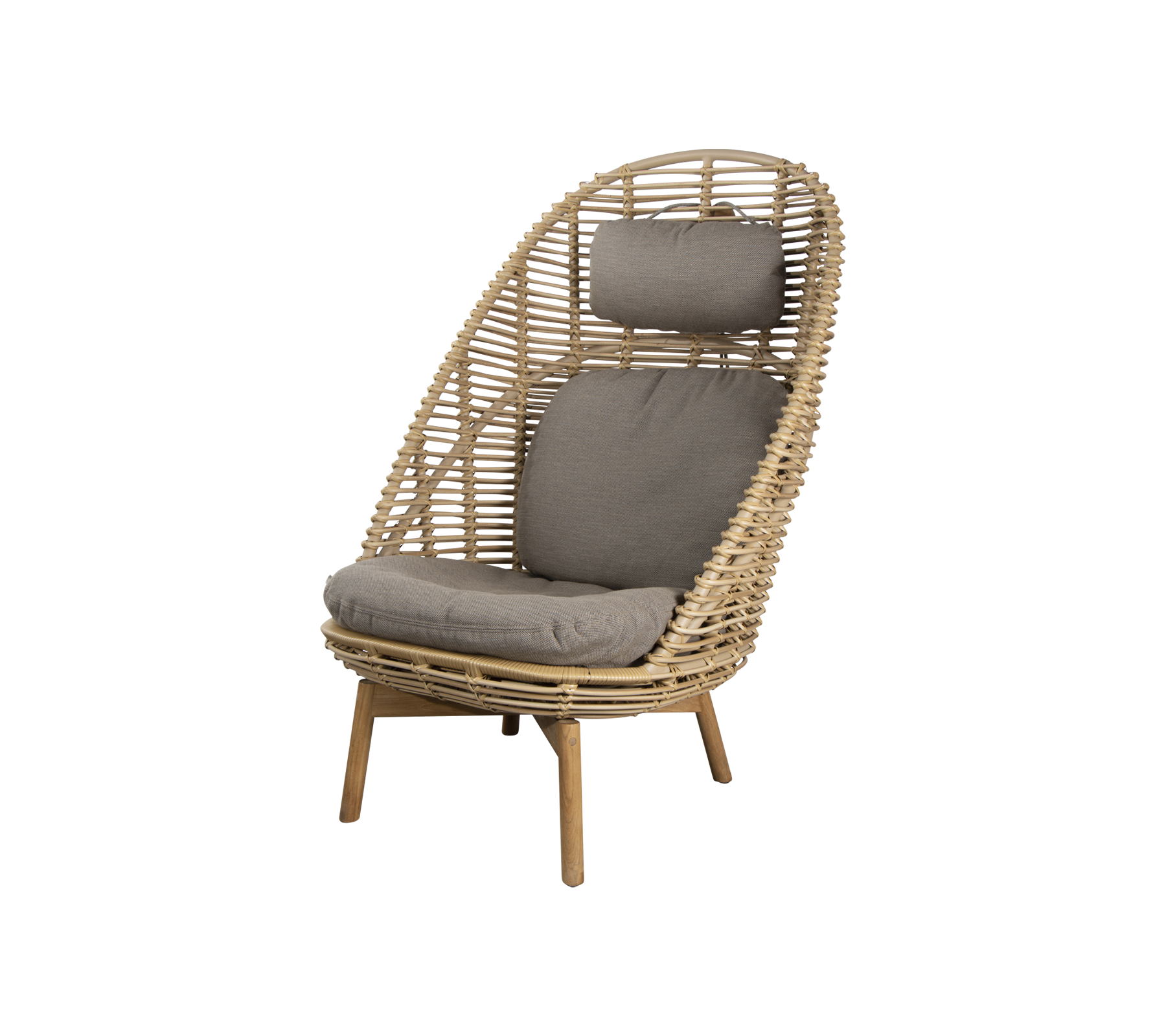 Stilfull kurvstol med høy rygg og myke grå puter, perfekt for avslapning og moderne dekor.