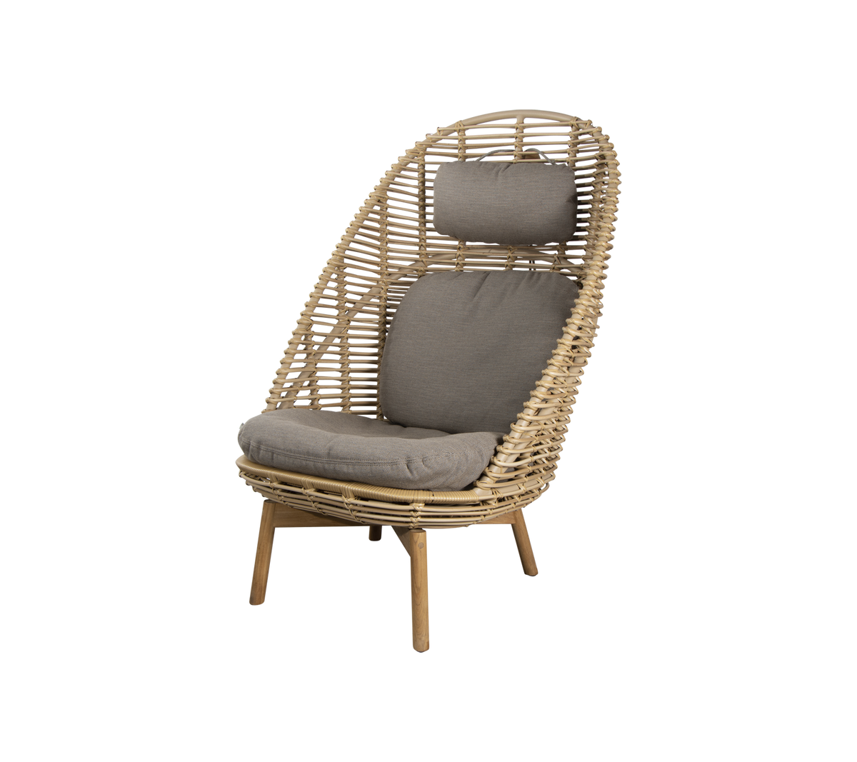 Stilfull kurvstol med høy rygg og myke grå puter, perfekt for avslapning og moderne dekor.