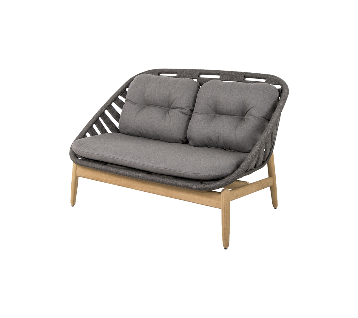 Zweisetersofa med en grå polstret sete og en stilfull vevd ryggstøtte, støttet av trebena. Ideell for moderne innredning.