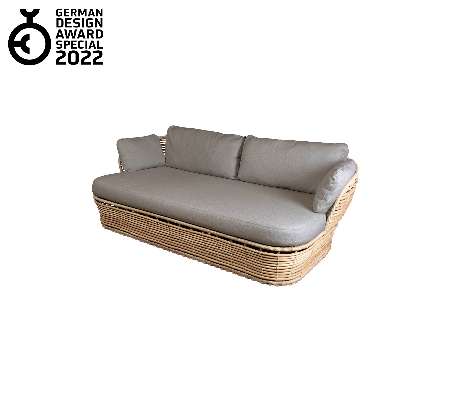 Moderne sofa med vevd base og myke grå puter, med et strømlinjeformet design og en elegant estetikk. Tildelt i 2022.