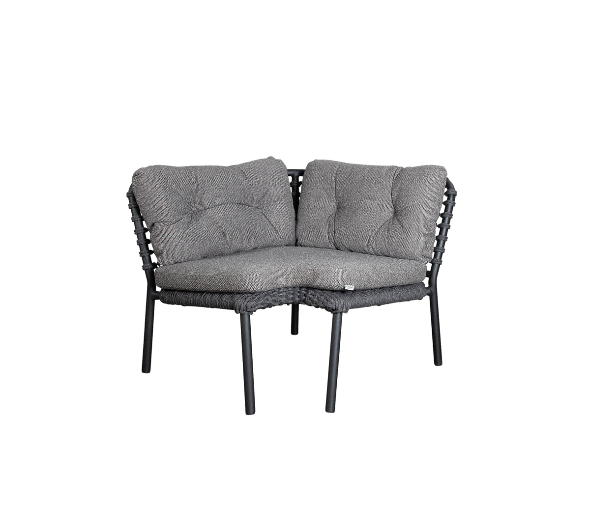 Behagelig grå hjørnesitter med plysjhodeputer og et elegant vevd design, perfekt for koselige sammenkomster.