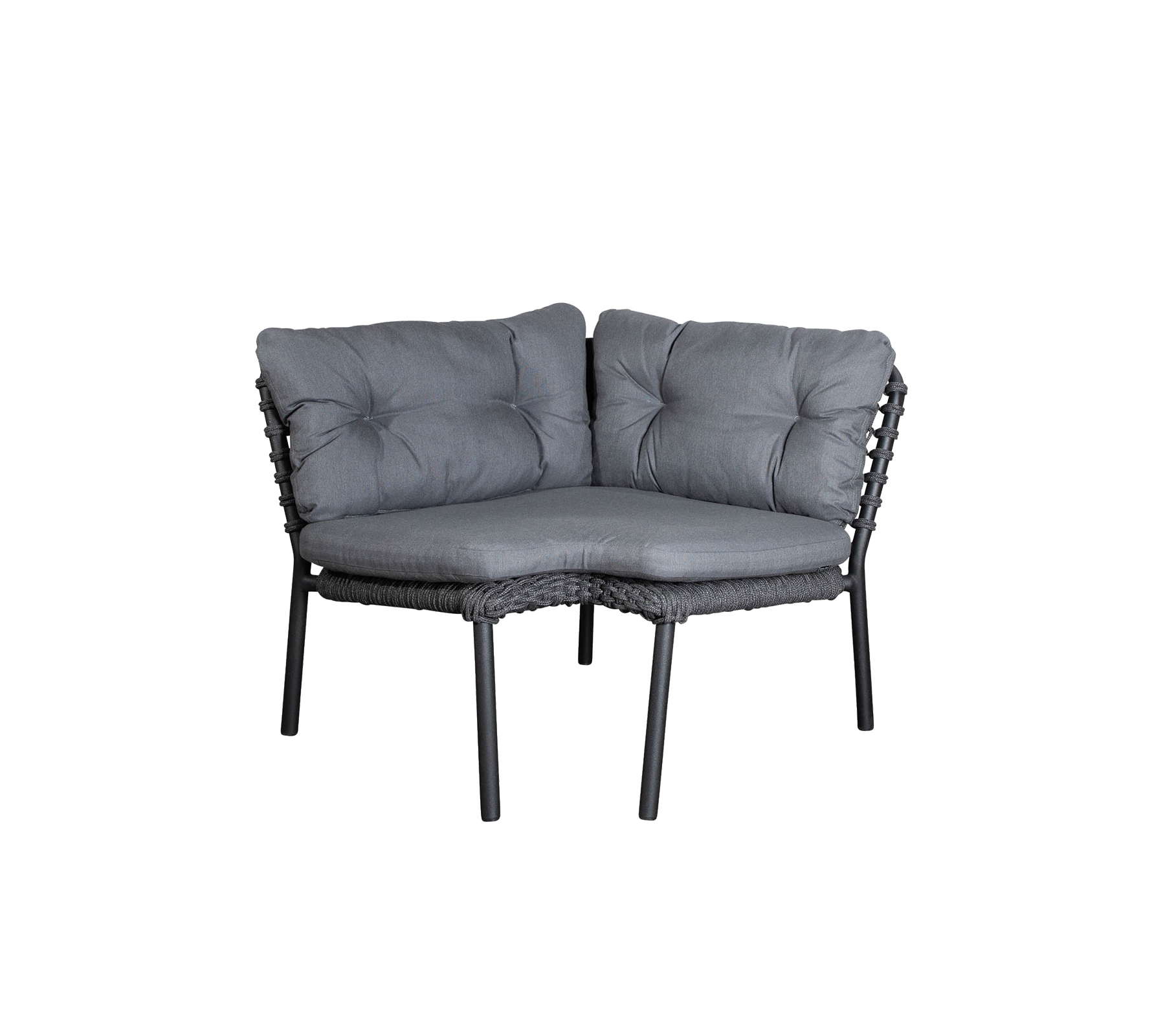 Stilig hjørnesofa med myke puter og en solid kurvramme, perfekt for å forbedre komforten i ethvert rom.
