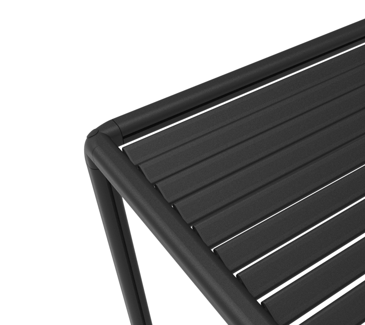 Nærbilde av et strømlinjeformet, moderne møbel med en stripete overflate og en solid ramme, perfekt for moderne settinger.