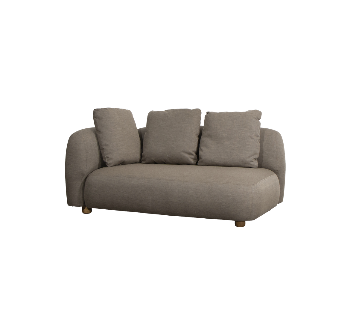Stilig, moderne sofa med tre myke puter og en myk stoffoverflate, med runde kanter og treben.