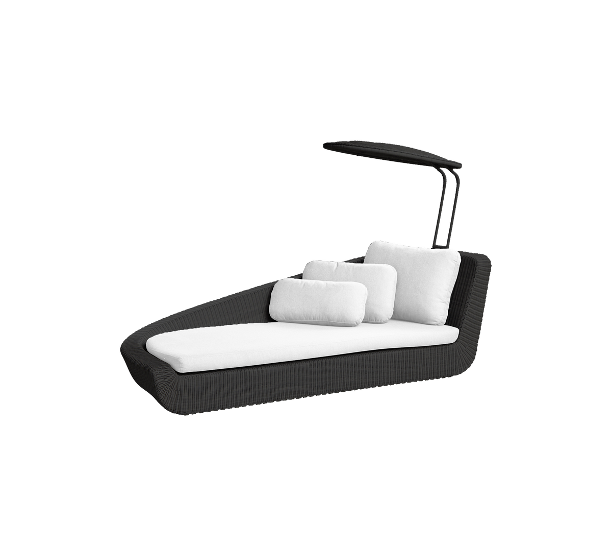 Stilig utendørs lounge stol med et slankt design, med myke hvite puter og et beskyttende tak for komfort og avslapning.