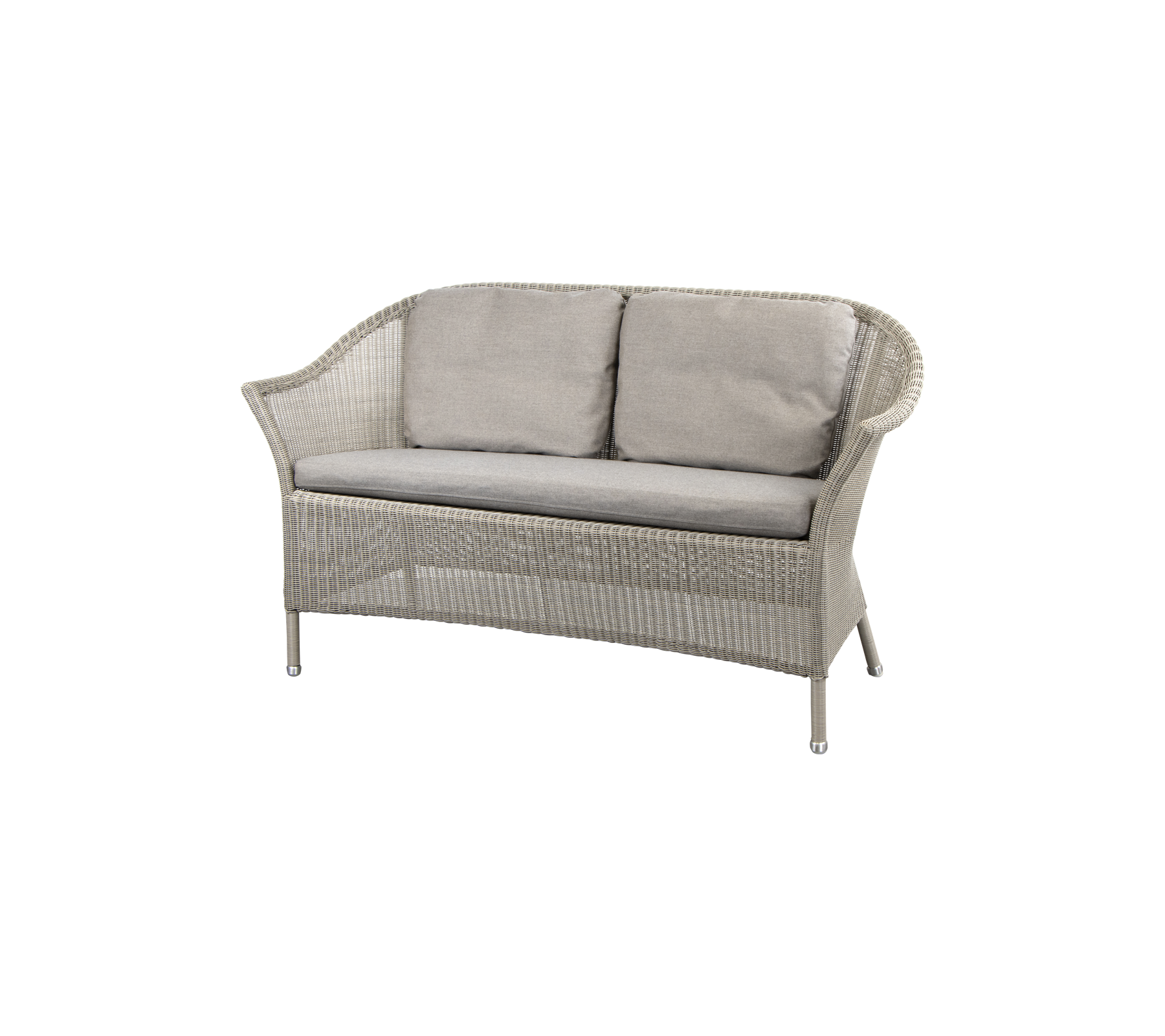 En stilren to-seters sofa med en flettet ramme og myke grå puter, perfekt for koselige sittealternativer.
