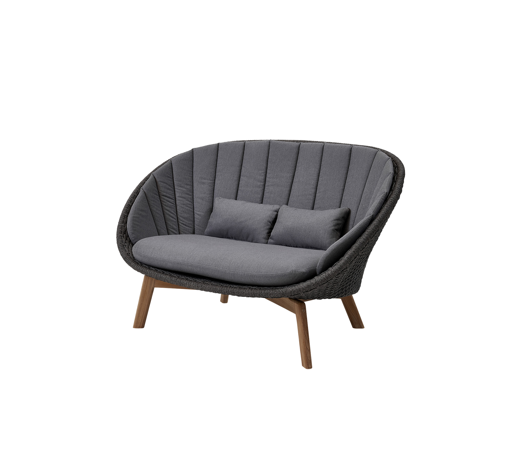 Båret to-seters sofa med grå stoffsete og ryggstøtte, komplementert med to puter og treben.
