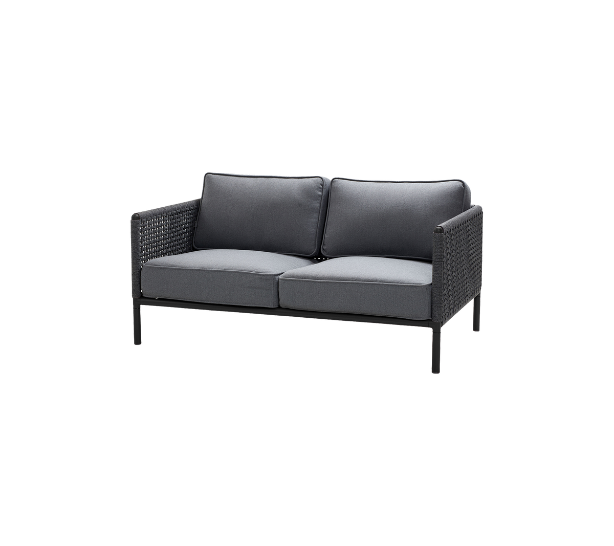 To-seters sofa med en slank svart ramme og mørkegrå puter, designet for komfort og stil. Perfekt for uformelle sitteområder.