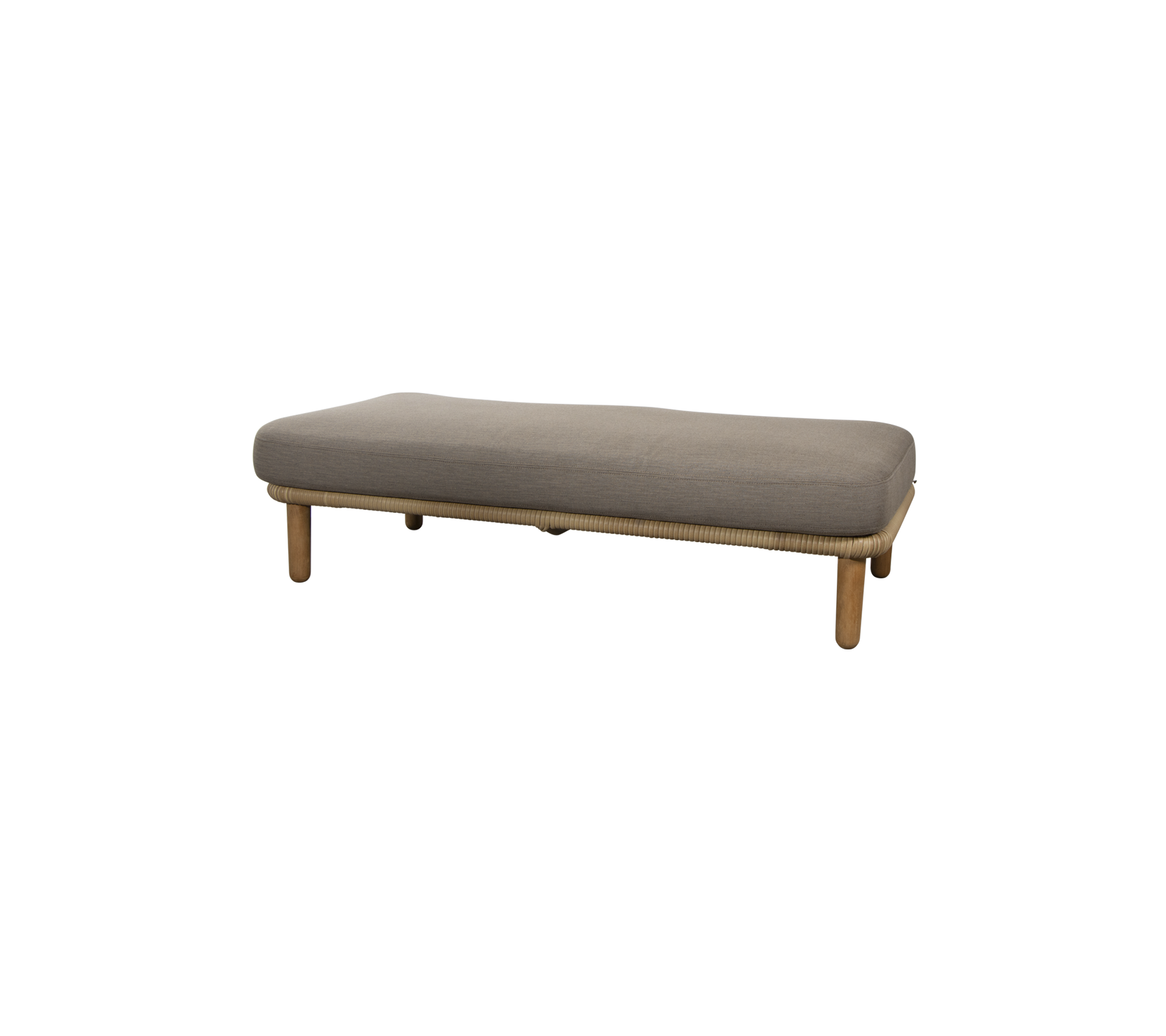 Minimalistisk benk med en slank grå pute og ben av naturlig tre, ideell for variert sitting i ulike rom.