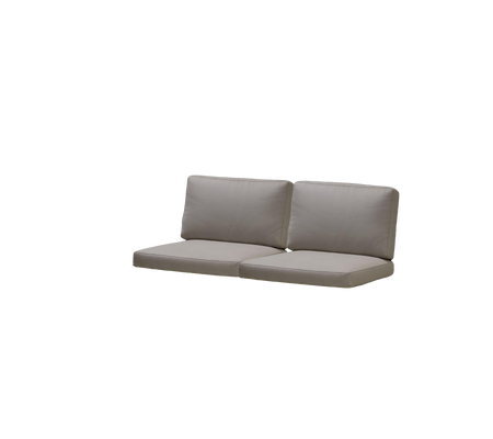 To-delt sofa med polstrede seter og ryggstøtte i en nøytral grå farge, designet for komfort og stil.