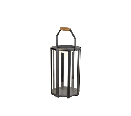 Stilig lanterne med metallramme og trehåndtak, med LED-belysning for et moderne preg.