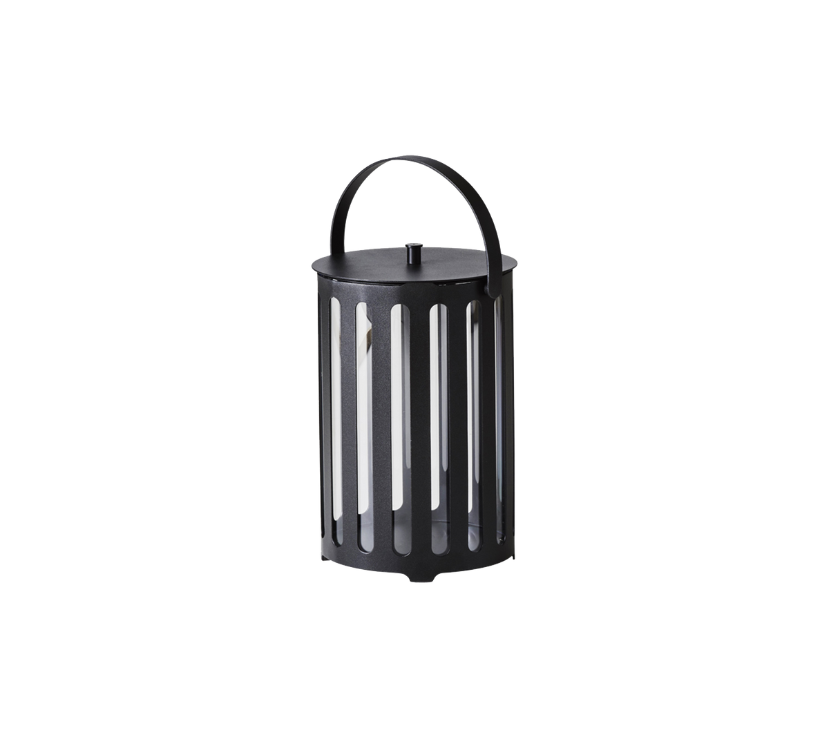Svart lantern med sylinderformet design, vertikale spalter og et håndtak for enkel bæring. Passer til dekorativ belysning.