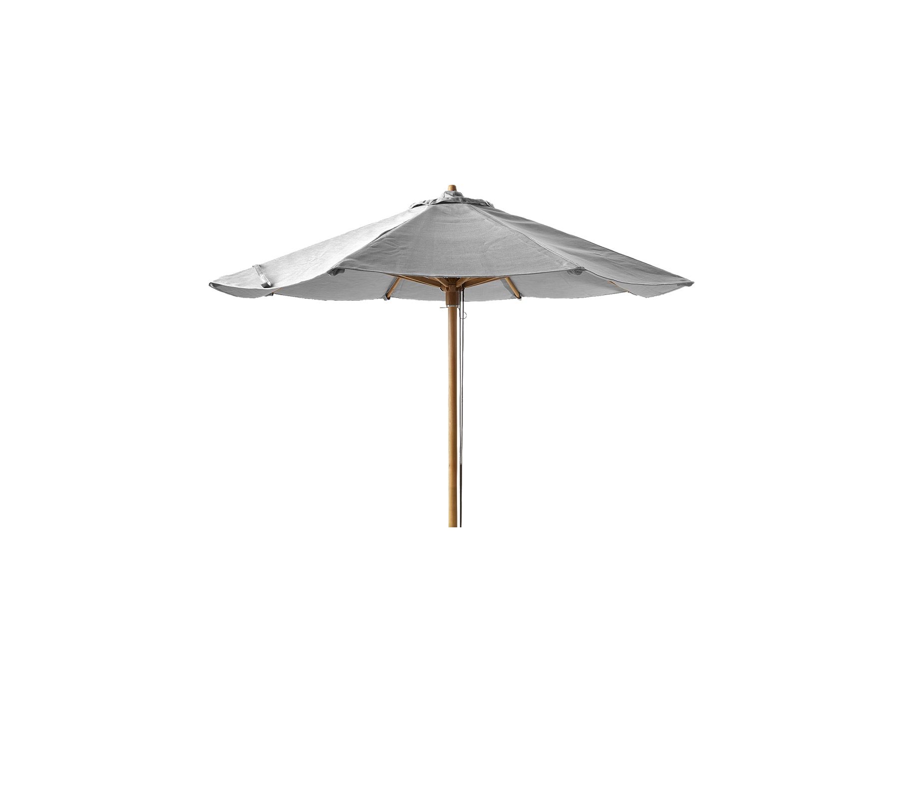 En lysefarget paraply med en trepæl, designet for skygge og utendørs avslapning.