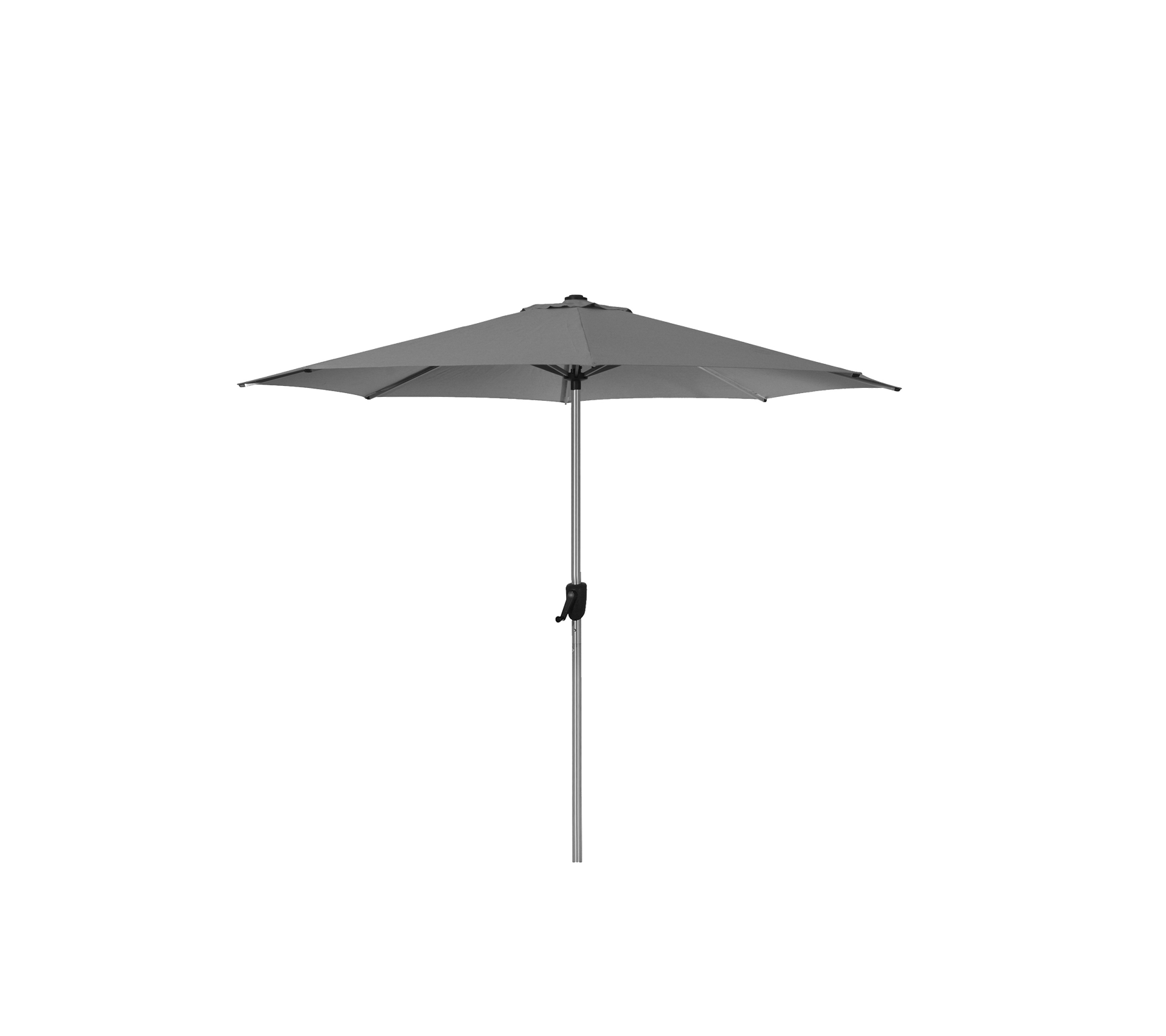 Grå terrasseparasol på en slank stang, med et vippepunkt for allsidig skyggedekning.