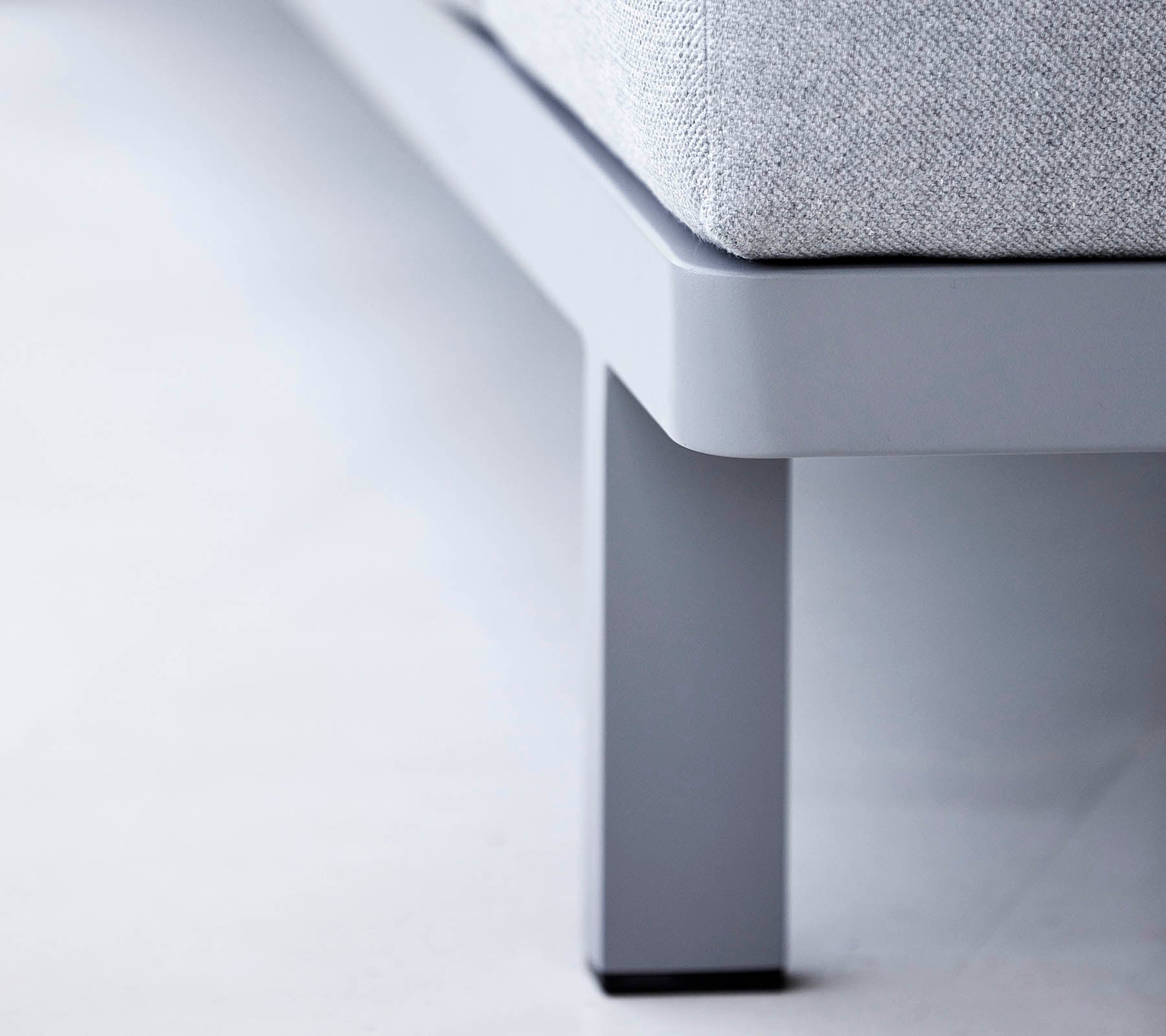 Moderne møbelbein i et stilrent design, med en jevn overflate og minimalistisk stil som kompletterer moderne estetikk.