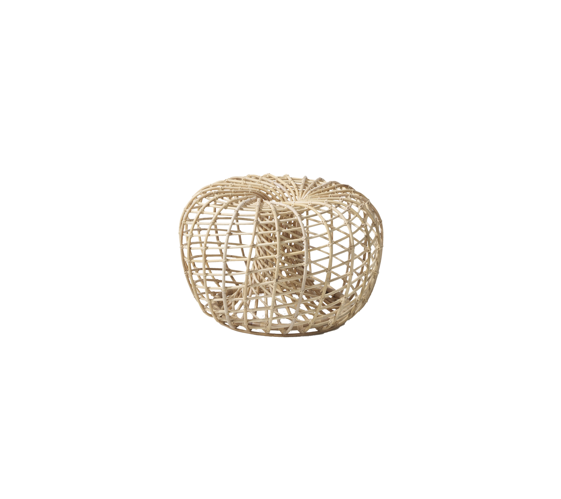 Naturlig vevd kurvformet sete med et sirkulært design, som viser en åpen, luftig struktur i en lys tone. Ideell for allsidig dekor.