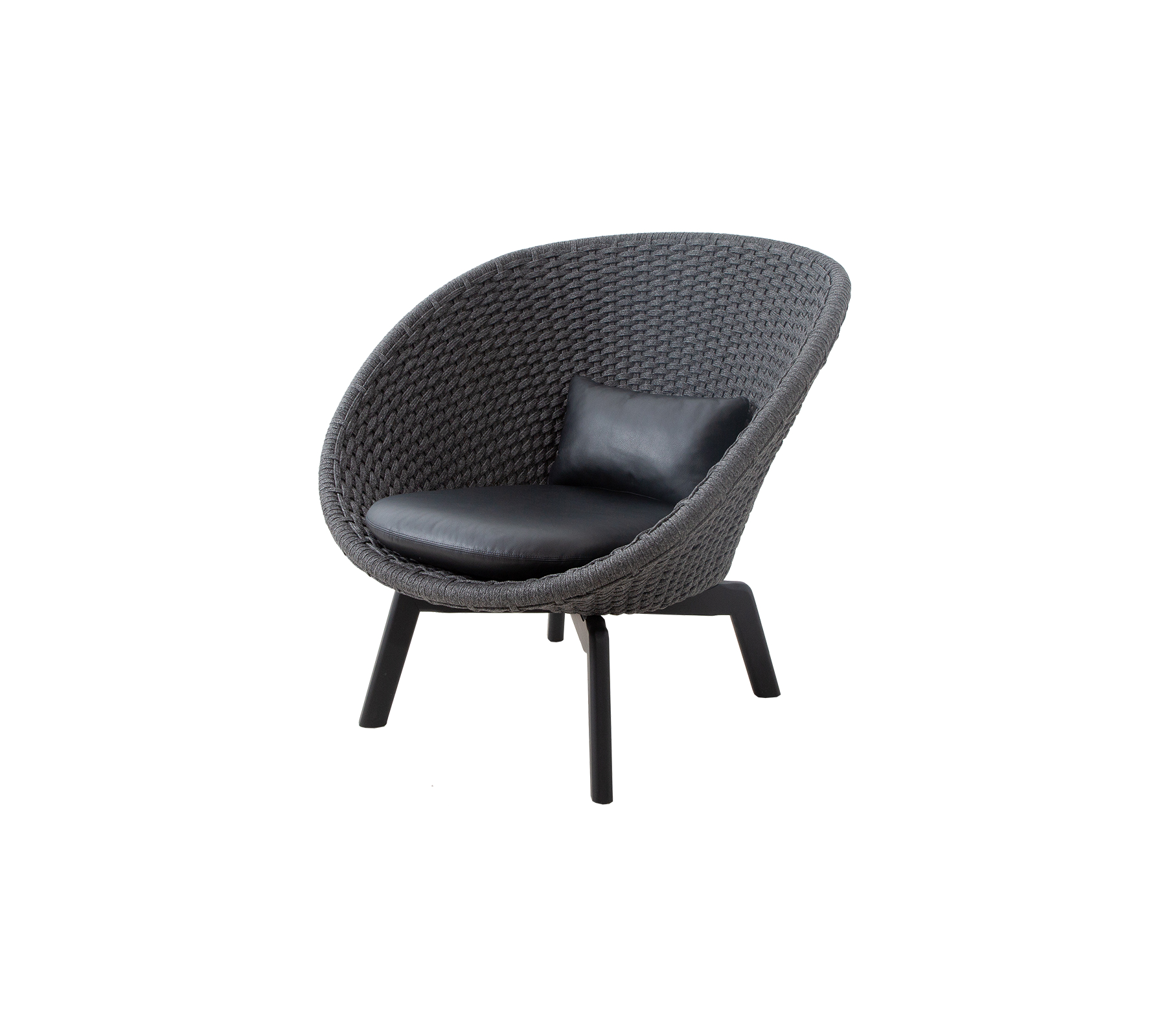 Stilig, avrundet lenestol med teksturert ytre og en glatt skinnpute, perfekt for moderne interiør.