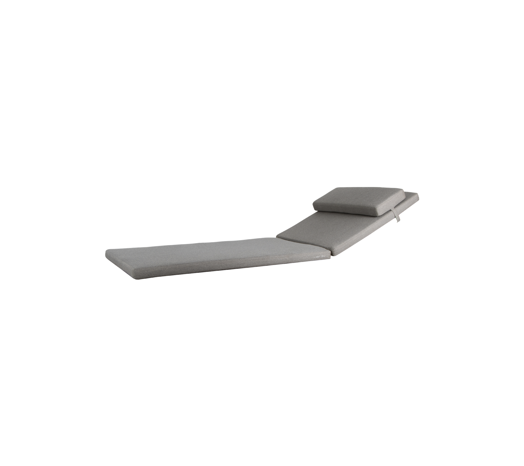 En slank, moderne chaise lounge med minimalistisk design i et mykt grått trekk, med justerbart ryggstøtte for komfort.