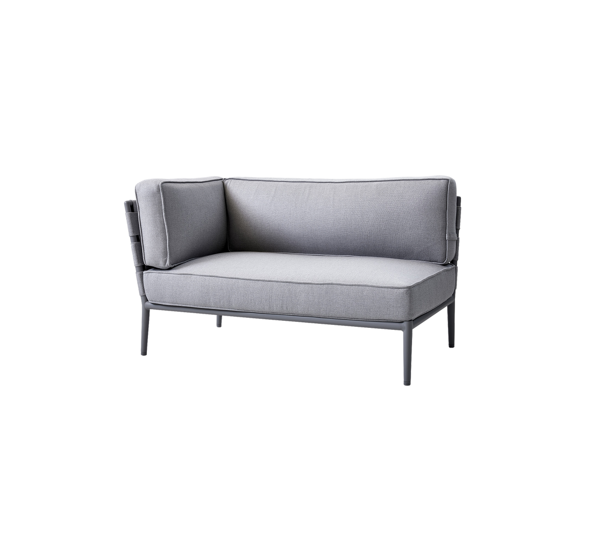 Grå to-seters sofa med myke puter og en slank metallramme, designet for komfort og moderne estetikk.