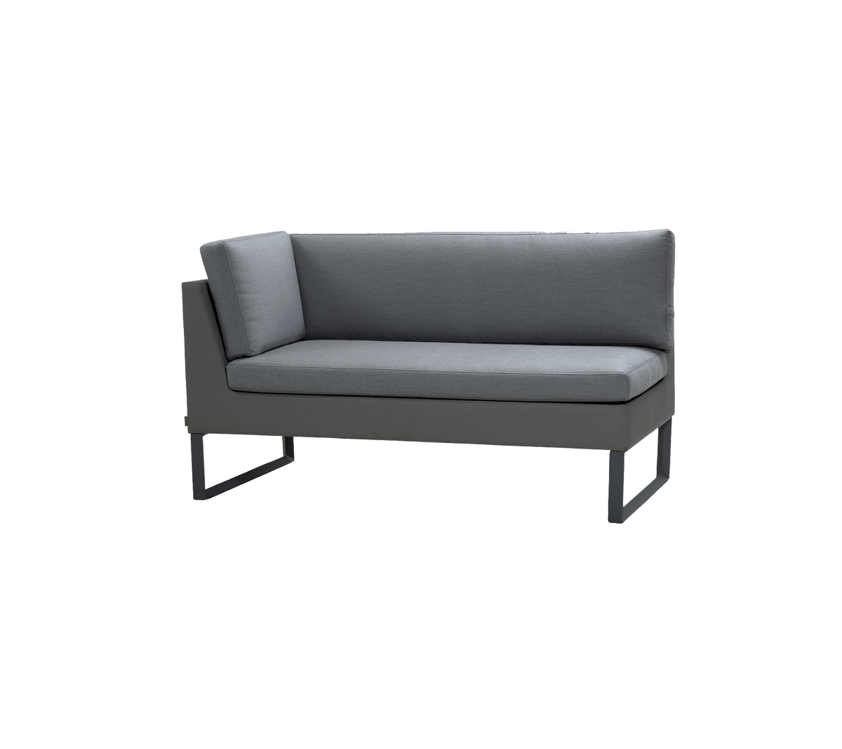 Grå to-seters sofa med enkle linjer og moderne design, med polstret seter og en slank metallramme.