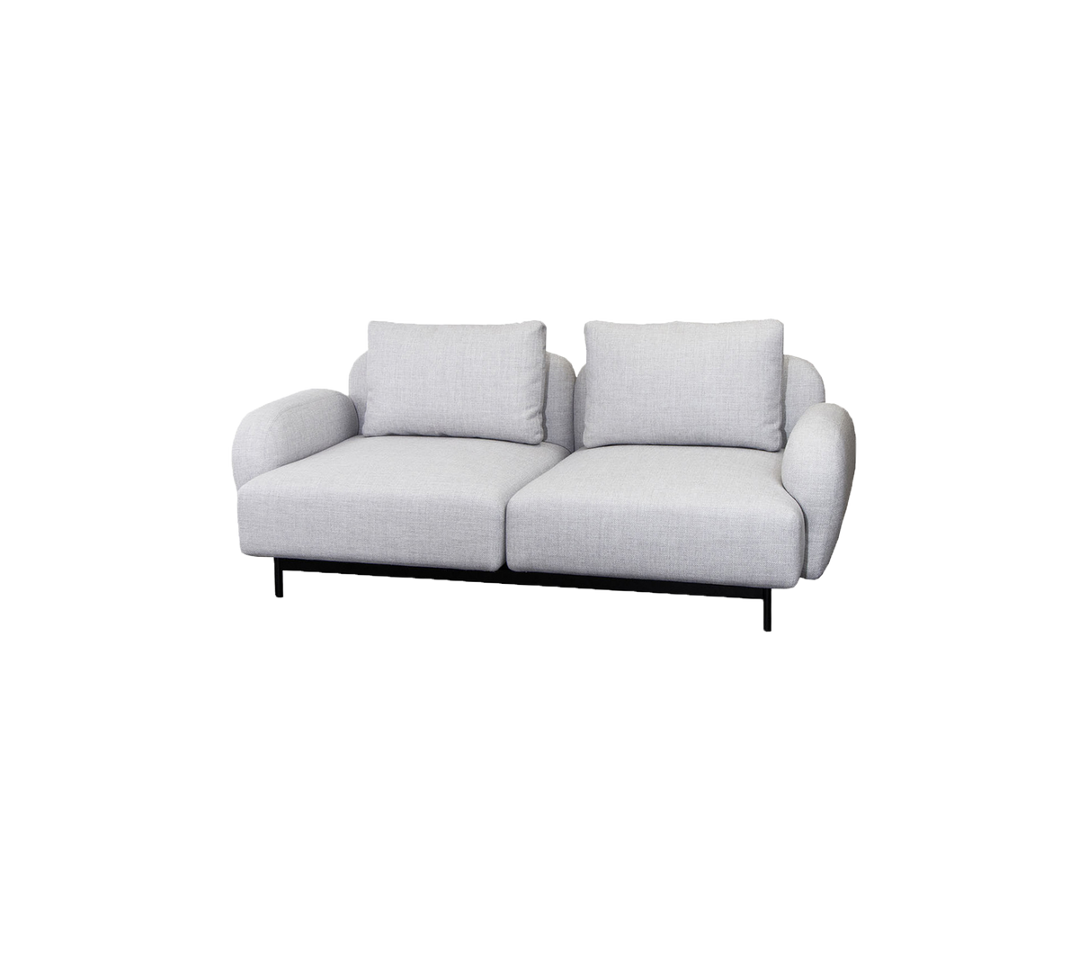 En moderne to-seters sofa i lys grått stoff med myke puter og en slank svart base, som tilbyr komfort og stil.