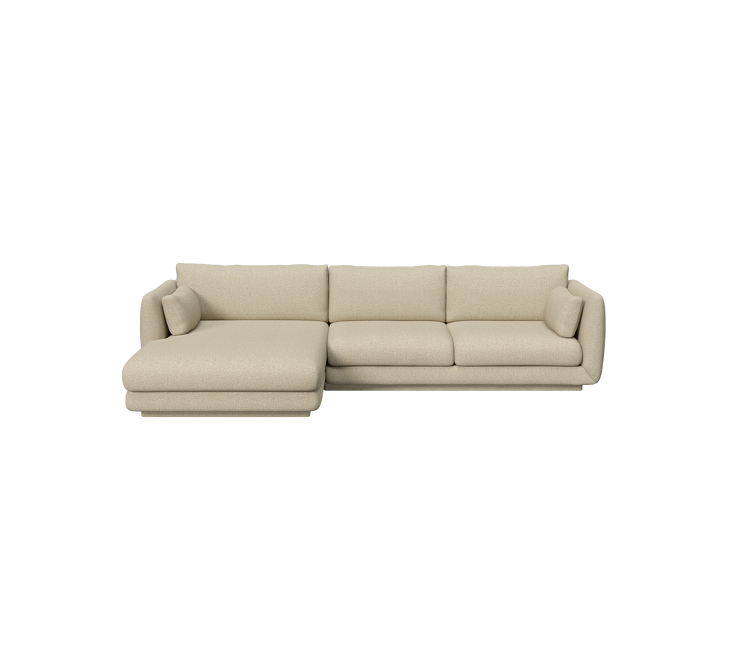 Lyst brunt moderne sofa med chaise lounge-design.