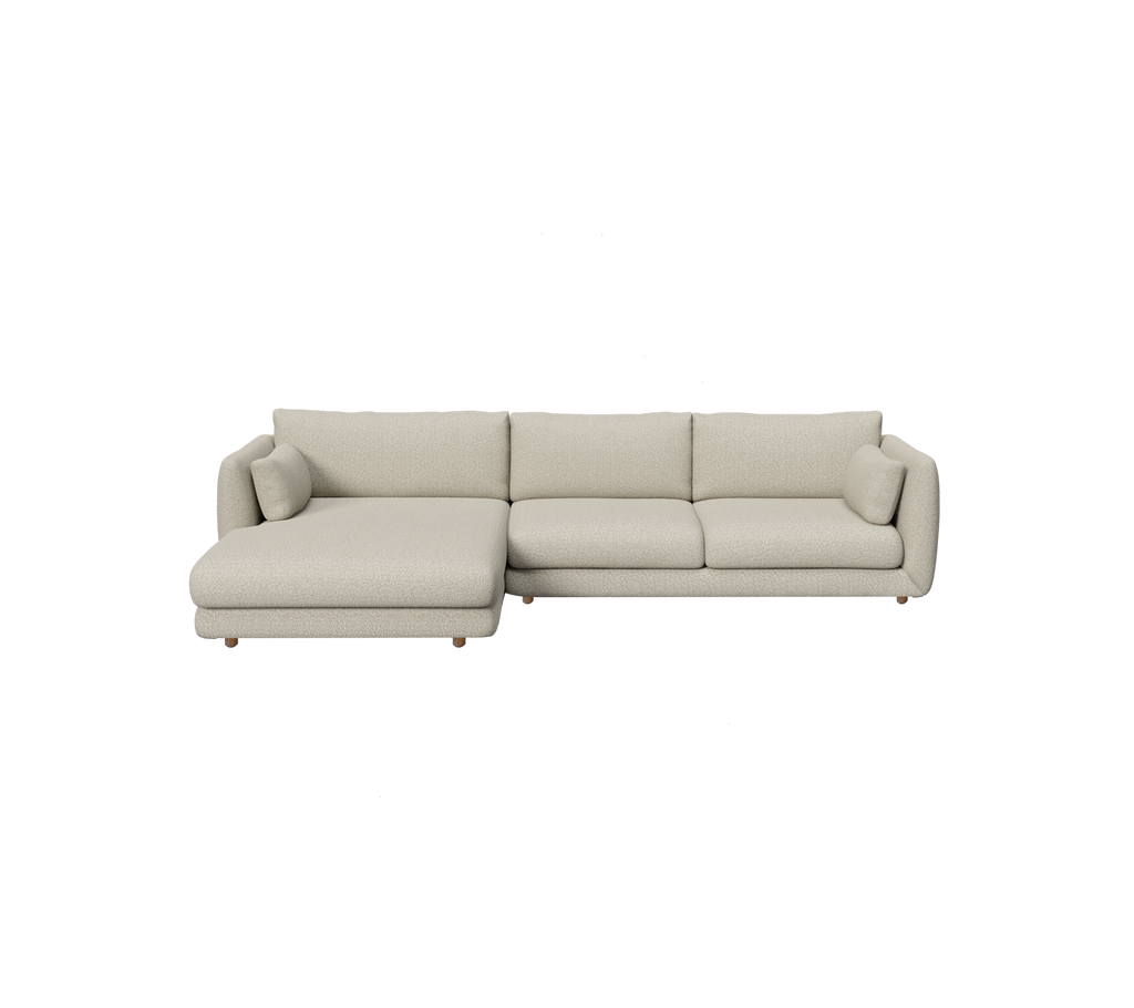 Lysbrunt moderne sofa med en romslig chaiselong.
